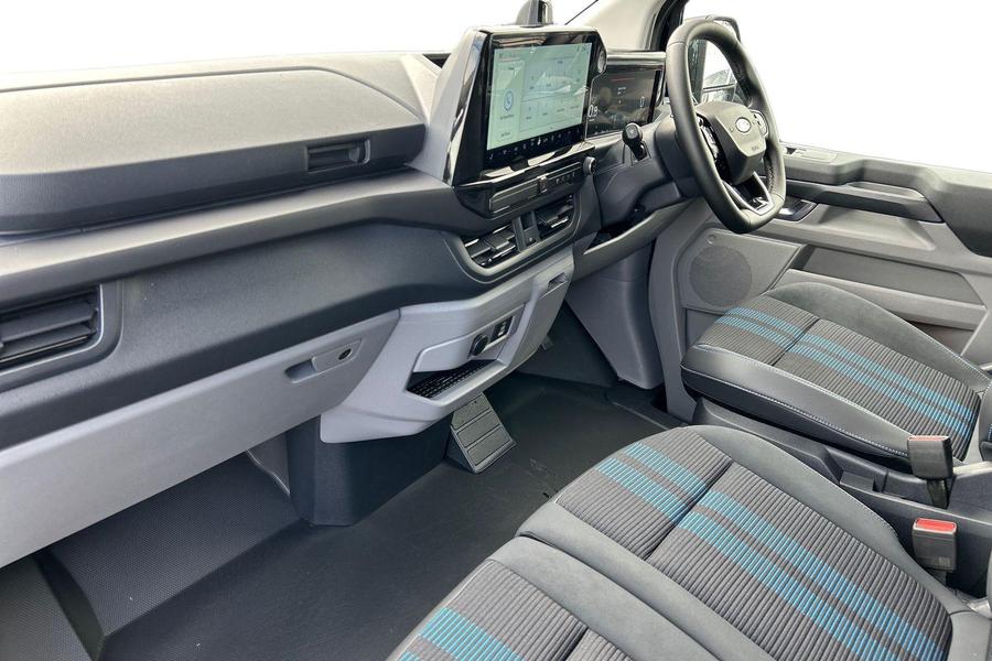 Ford TRANSIT CUSTOM Photo ef8ccd4c-6f60-438e-b1e1-54c2b28f1a3d.jpg