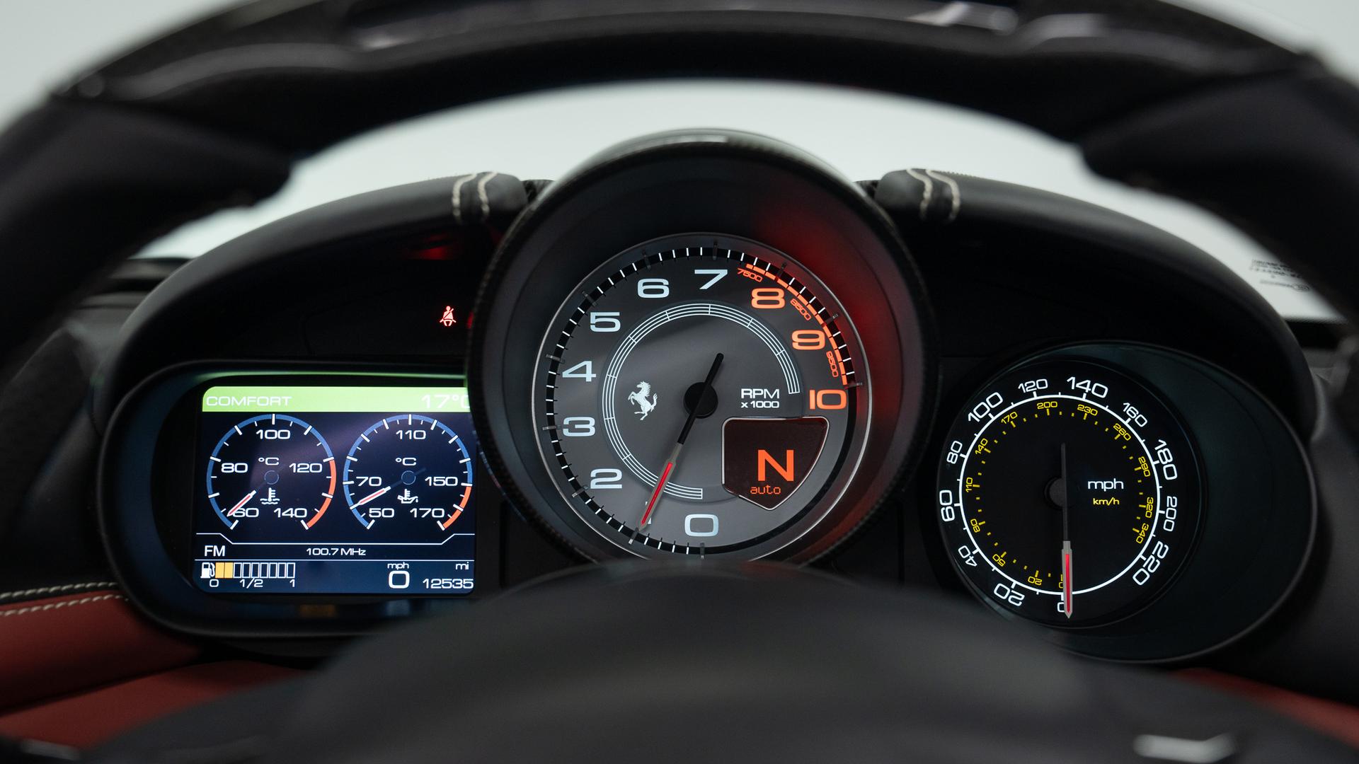 Ferrari California Photo ef8d357e-af0a-4be8-b4fe-4fa06ad59778.jpg