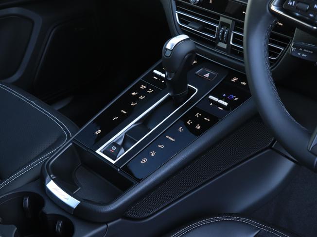 PORSCHE Macan Photo 16