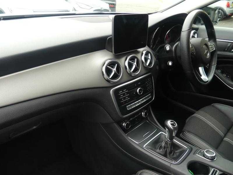 Mercedes-Benz GLA Photo efa04ba9-047f-456d-bbf3-bd72a96ef6f2.jpg