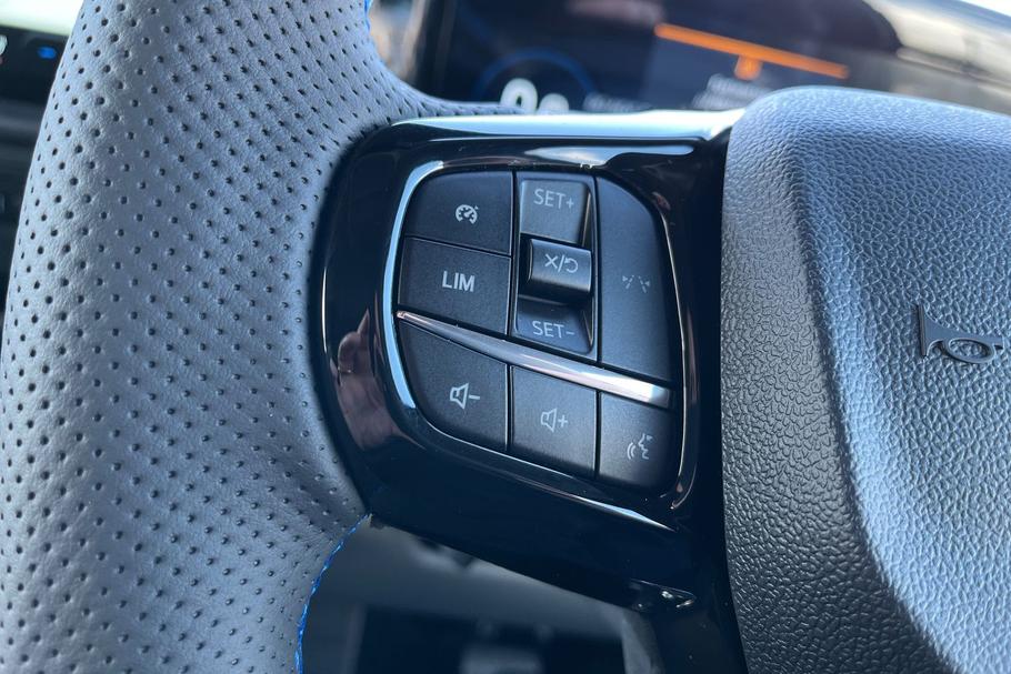 Used Ford TRANSIT CUSTOM L1DCIVMSRT12 30