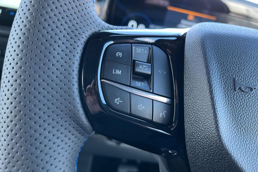 Ford TRANSIT CUSTOM Photo efae2451-b565-4272-bd57-0695a4df140c.jpg