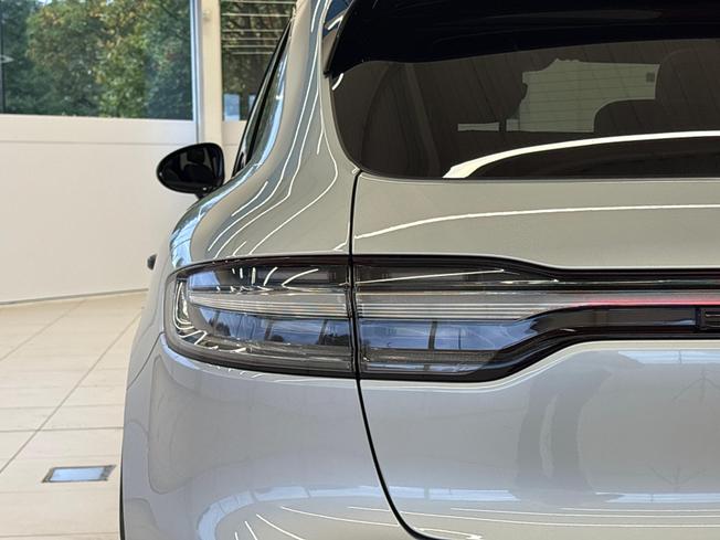 PORSCHE Macan Photo 23