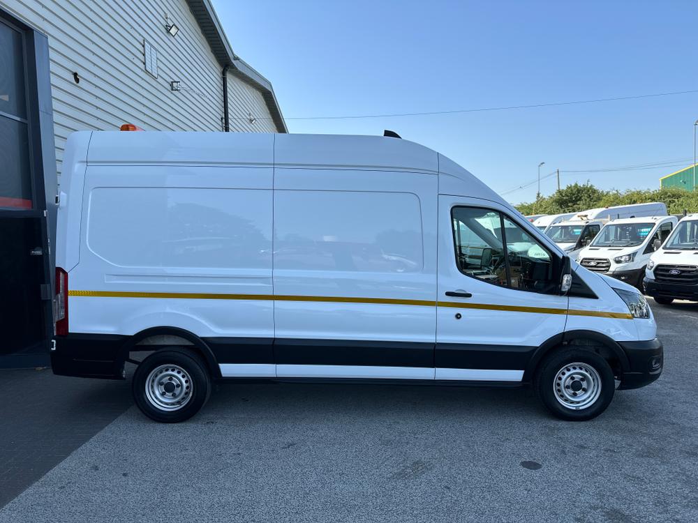 Ford Transit Photo efcff833-ad8f-4afd-8bea-ebafda6940e1.jpg