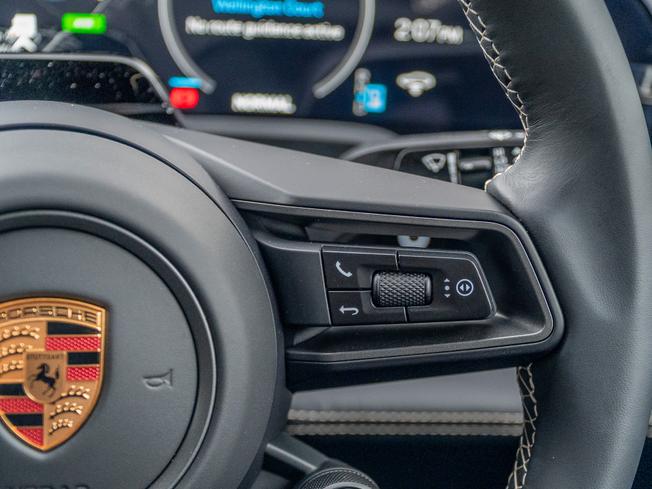 Porsche Taycan Photo 22