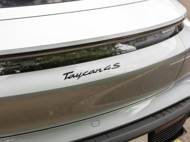 PORSCHE Taycan Photo 37