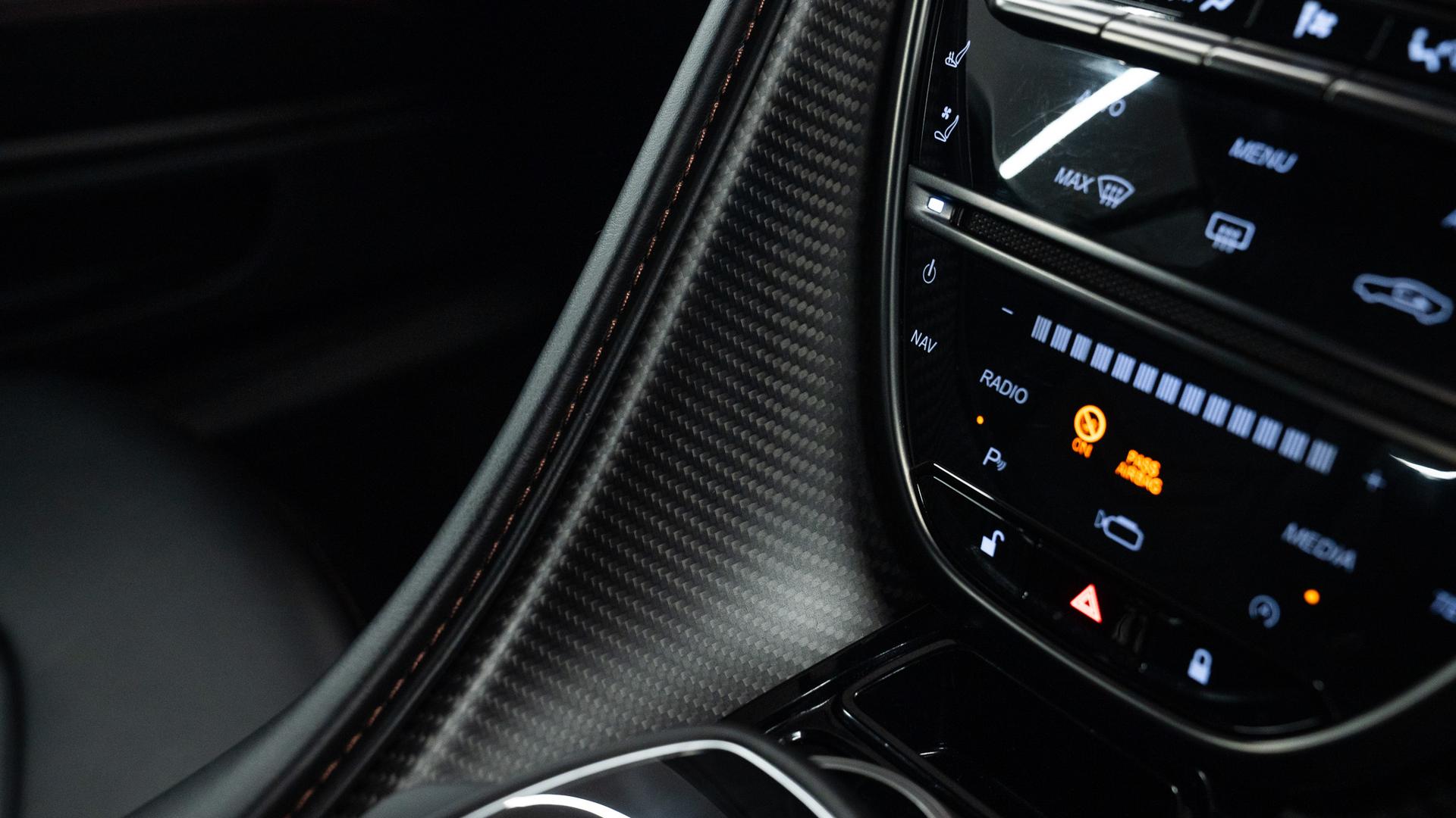 Aston Martin DBS Photo f020914c-254a-40b5-950b-e2ba414237f6.jpg