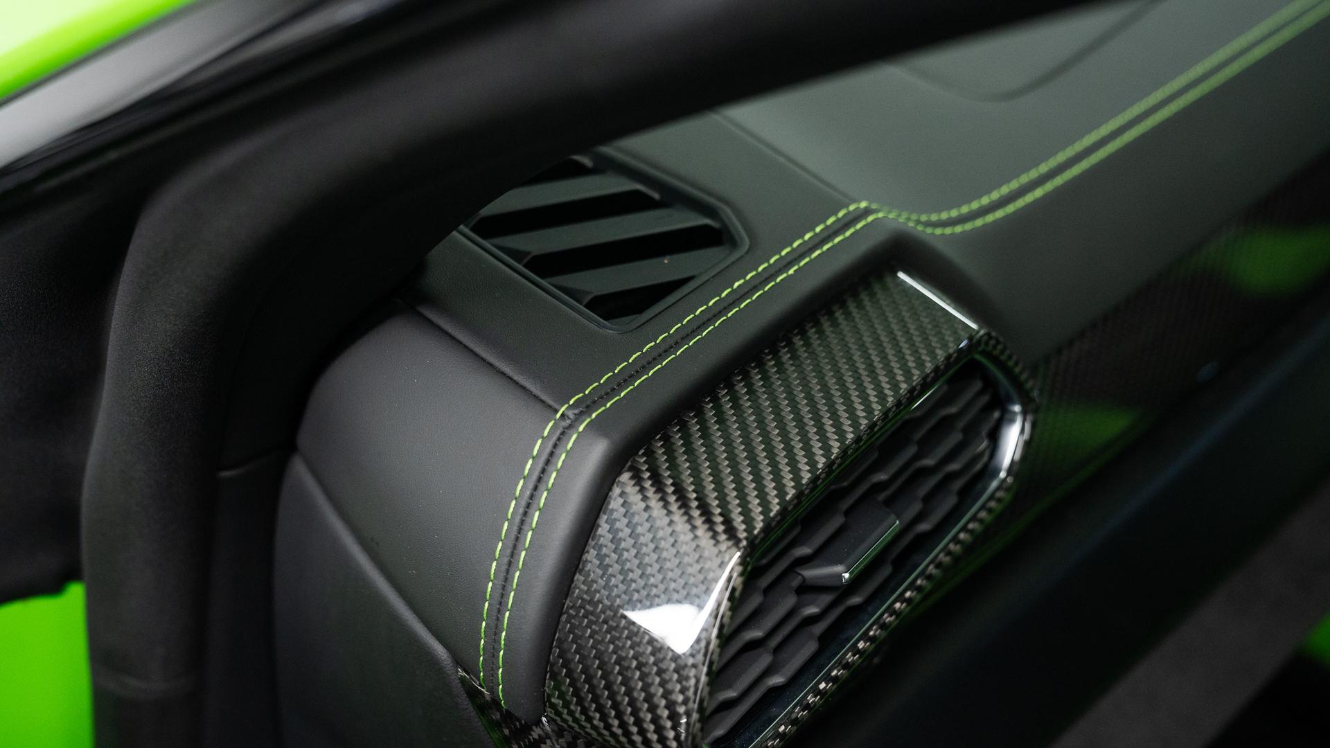 LAMBORGHINI Urus Photo f02e7aef-2193-4dc3-b468-3467fb0211f4.jpg