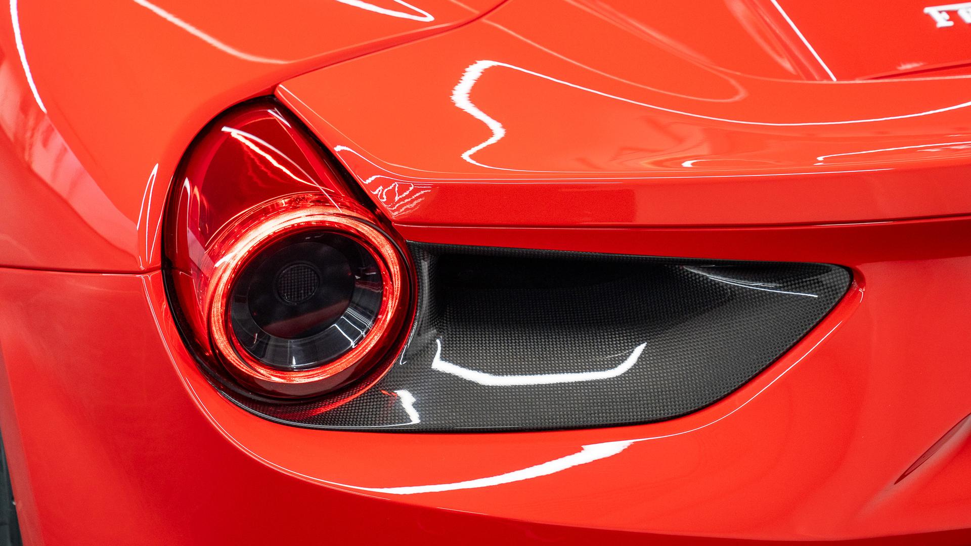 Ferrari 488 Photo f03c0c1c-1555-4488-b657-5cf298e5d706.jpg