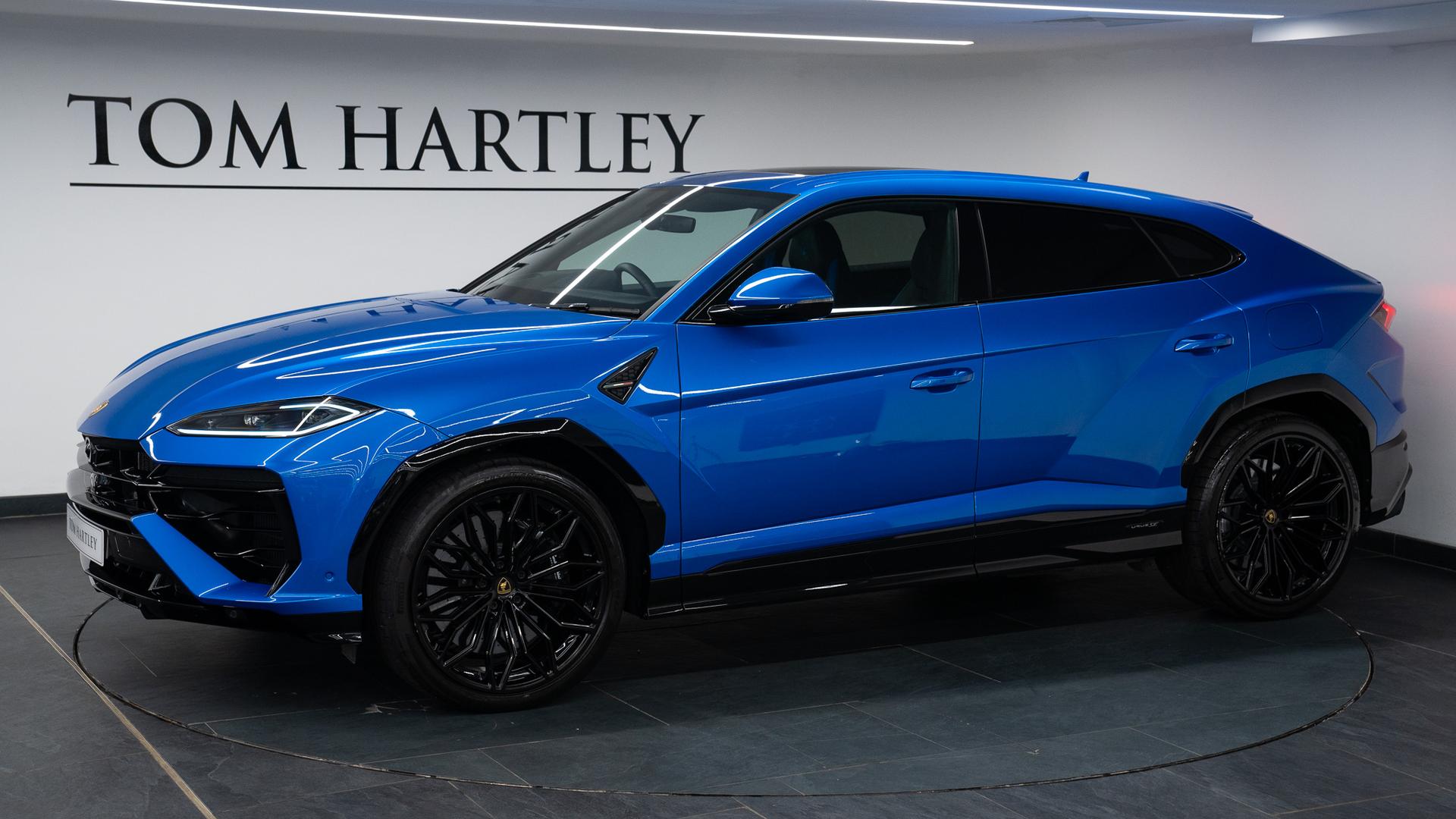 LAMBORGHINI Urus Photo f03e7477-01f3-40bc-bcfa-055fb8bcdf18.jpg