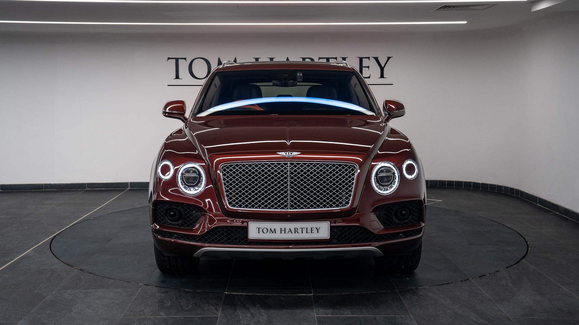 Bentley Bentayga Photo f0436766-10dd-4102-a6dc-b1a803654f8e.jpg