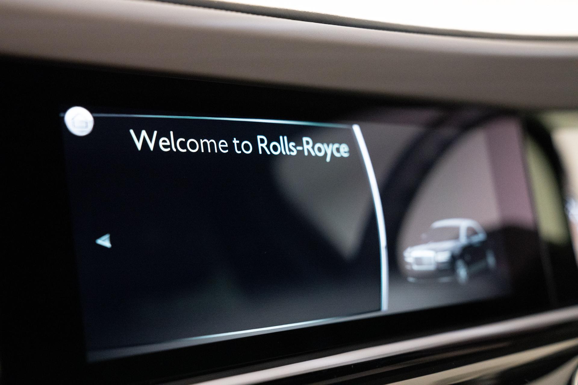 Rolls-Royce GHOST Photo f04a0b90-ce0a-4296-9053-7b53675dbbeb.jpg