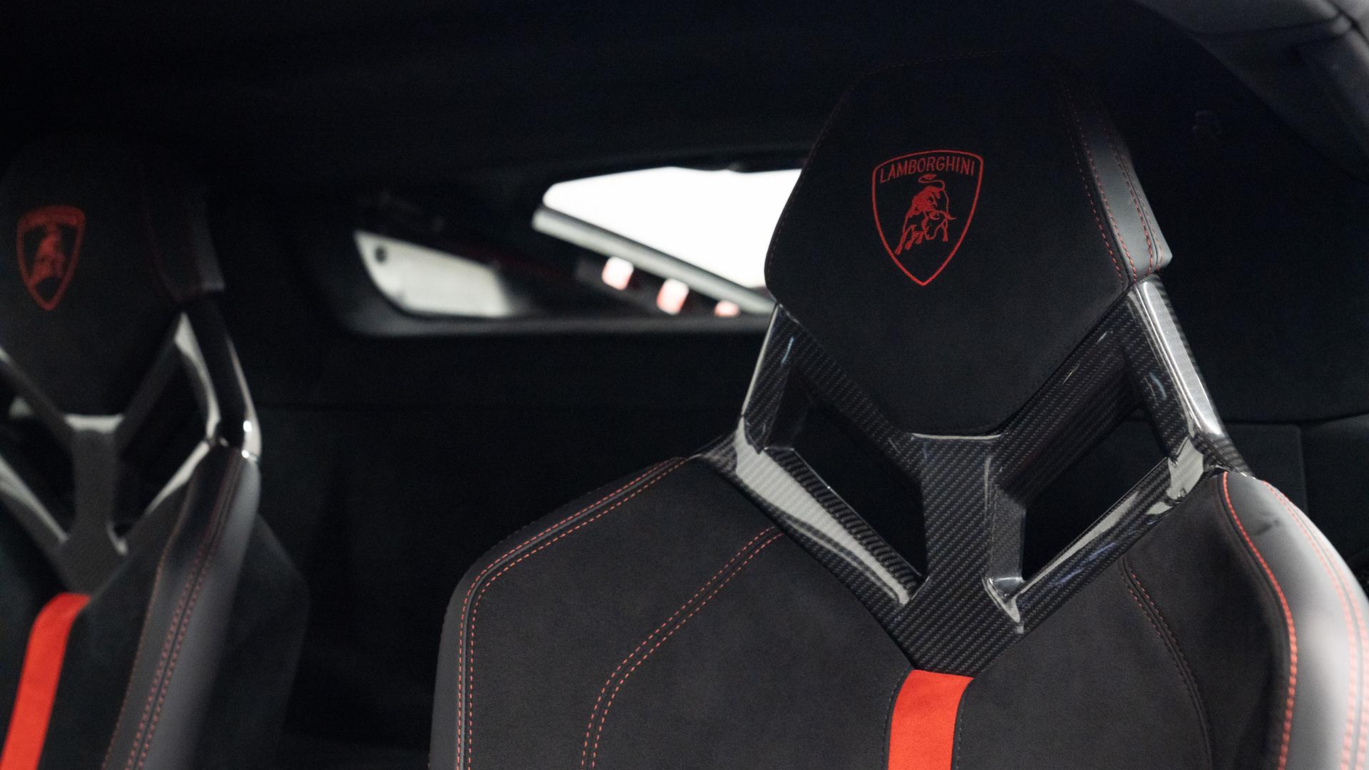 LAMBORGHINI Huracan Photo f04f078e-96fb-4a69-8dbd-e926f84e5fa6.jpg