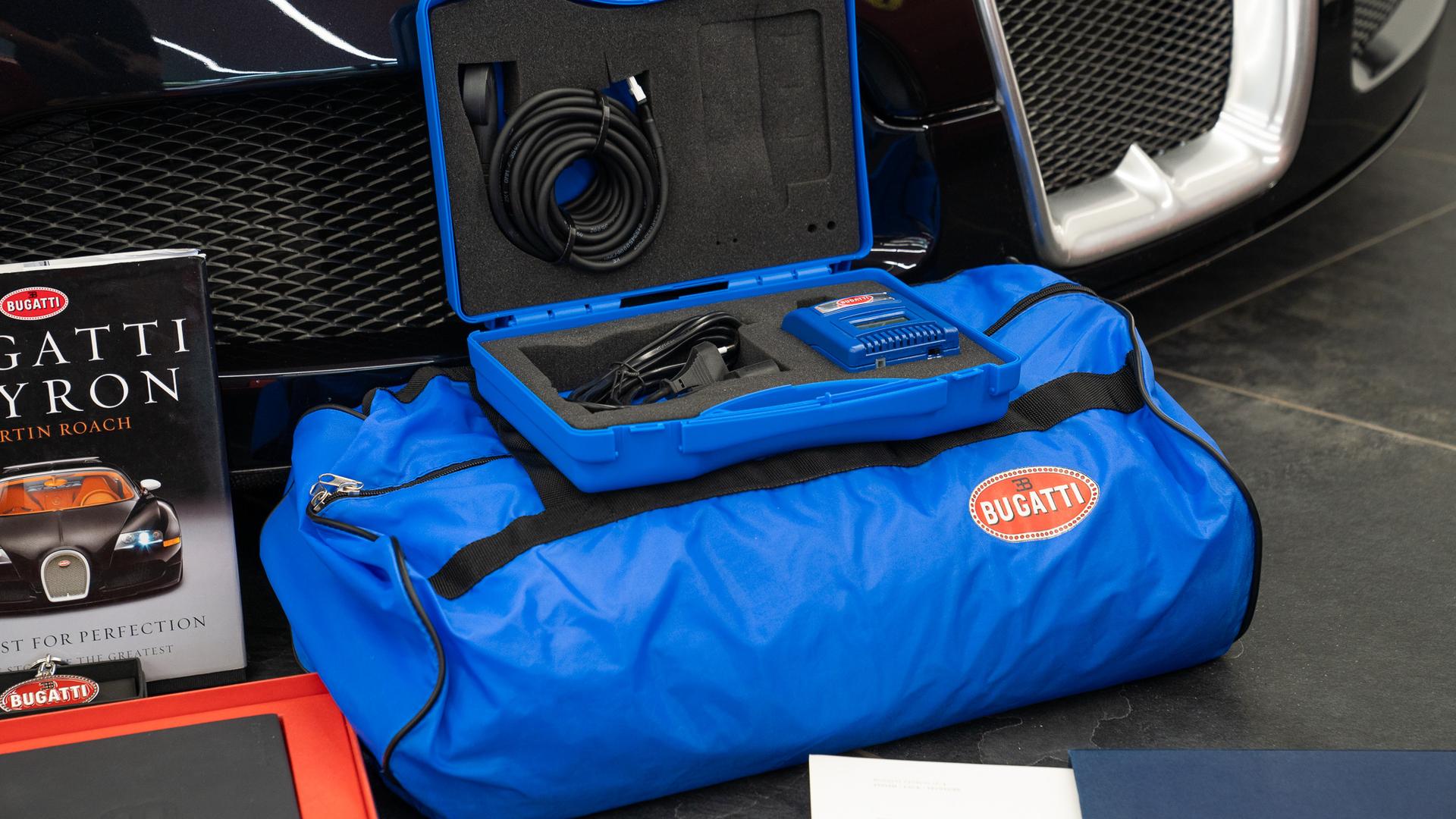 Bugatti Veyron Photo f056083f-ff1b-4654-8d6b-e15dfdc2dfd0.jpg