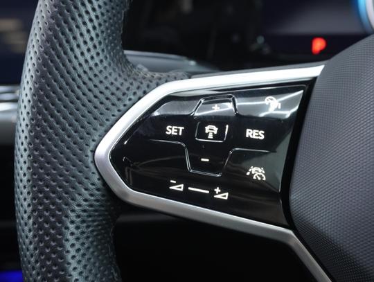 Volkswagen Golf Photo f0609245-1b93-42f5-babd-81aedc222c23.jpg