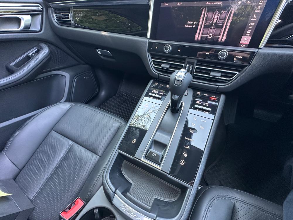 Used Porsche Macan RO22EWX 32
