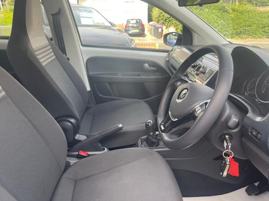 Volkswagen up! Photo f06b33f3-a5ae-448b-89ea-b3c797d13880.jpg