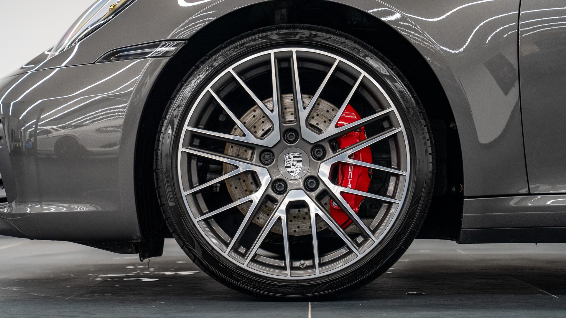 Porsche 911 Photo f07727a6-08e9-4f85-93ca-7e9dcec2d0d7.jpg