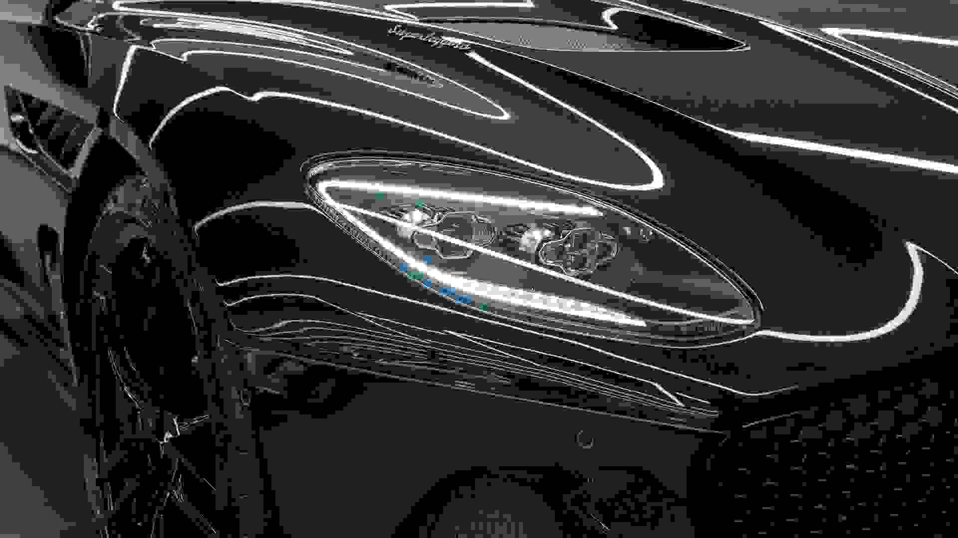 Aston Martin DBS SUPERLEGGERA Photo f079a00c-d53b-463d-9683-7c75a8b072c5.jpg