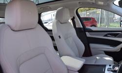 Jaguar F-PACE Photo 27