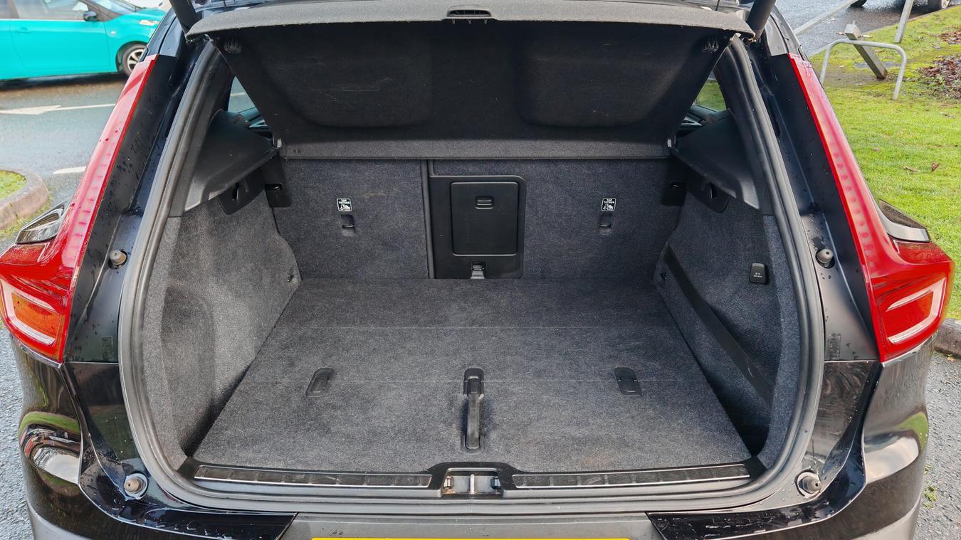 Used Volvo XC40 KX68ULD 33