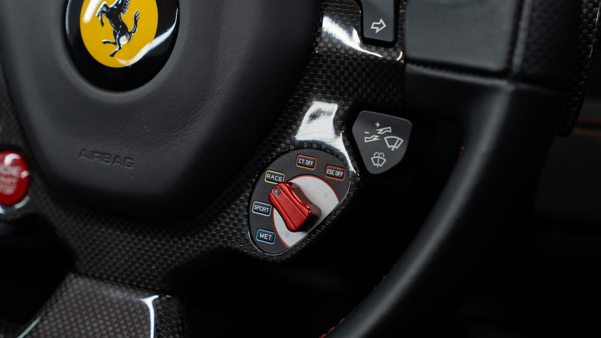 Ferrari 488 Photo f0a59e95-bc21-404c-9e3c-9078236be786.jpg