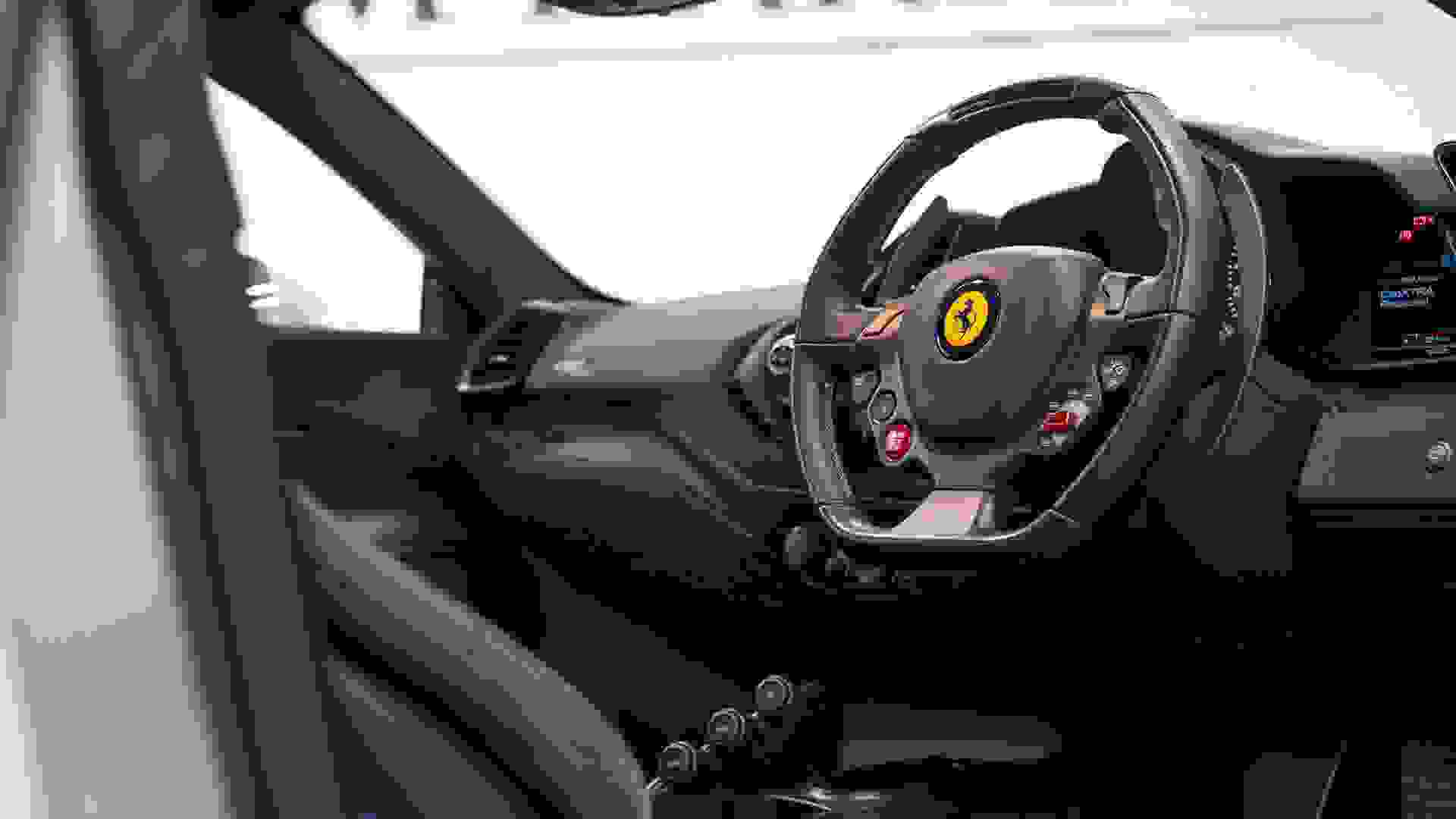 Ferrari 488 Photo f0a763b0-a9f4-424c-a7b4-1772fb3d673e.jpg