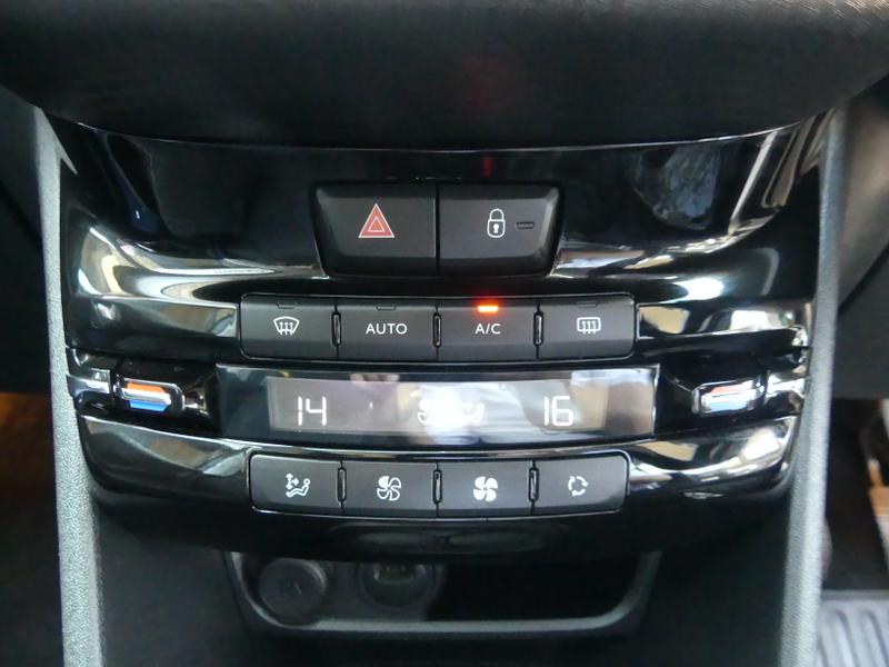 Peugeot 208 Photo f0c1d950-4873-4b64-82cd-6d28b498d588.jpg