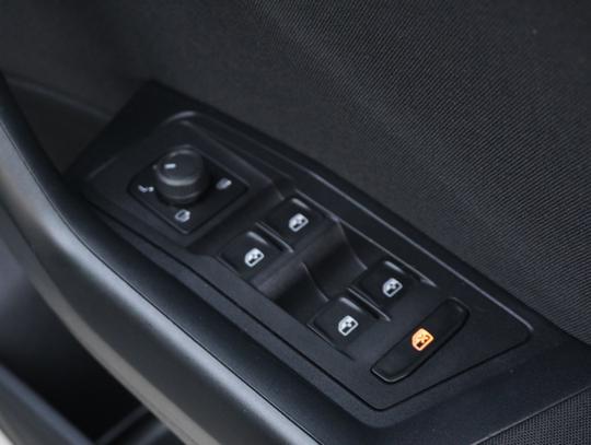 Volkswagen T-Roc Photo f0d9c9b8-2c82-4612-a2d9-0232a8dbbdaa.jpg