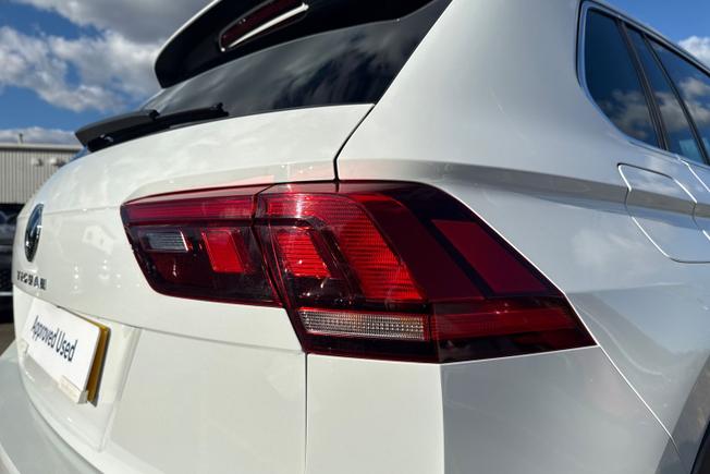 VOLKSWAGEN Tiguan Photo 24