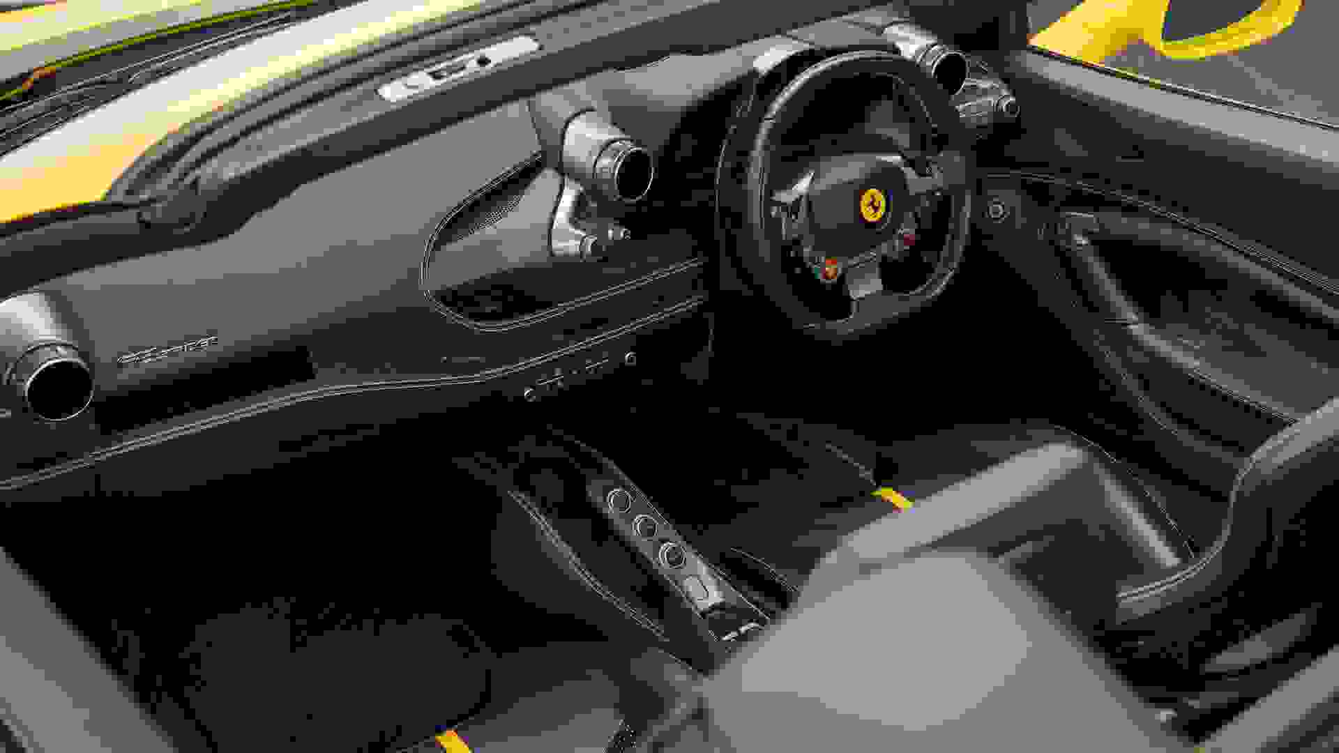 Ferrari F8 Photo f0efb092-4b03-4de1-81b0-076dc5694128.jpg