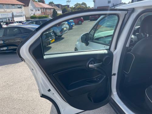 Fiat 500X Photo f0f8fa3a-49fb-43aa-afe2-139c252b5f20.jpeg
