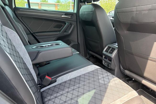 VOLKSWAGEN Tiguan Photo 25