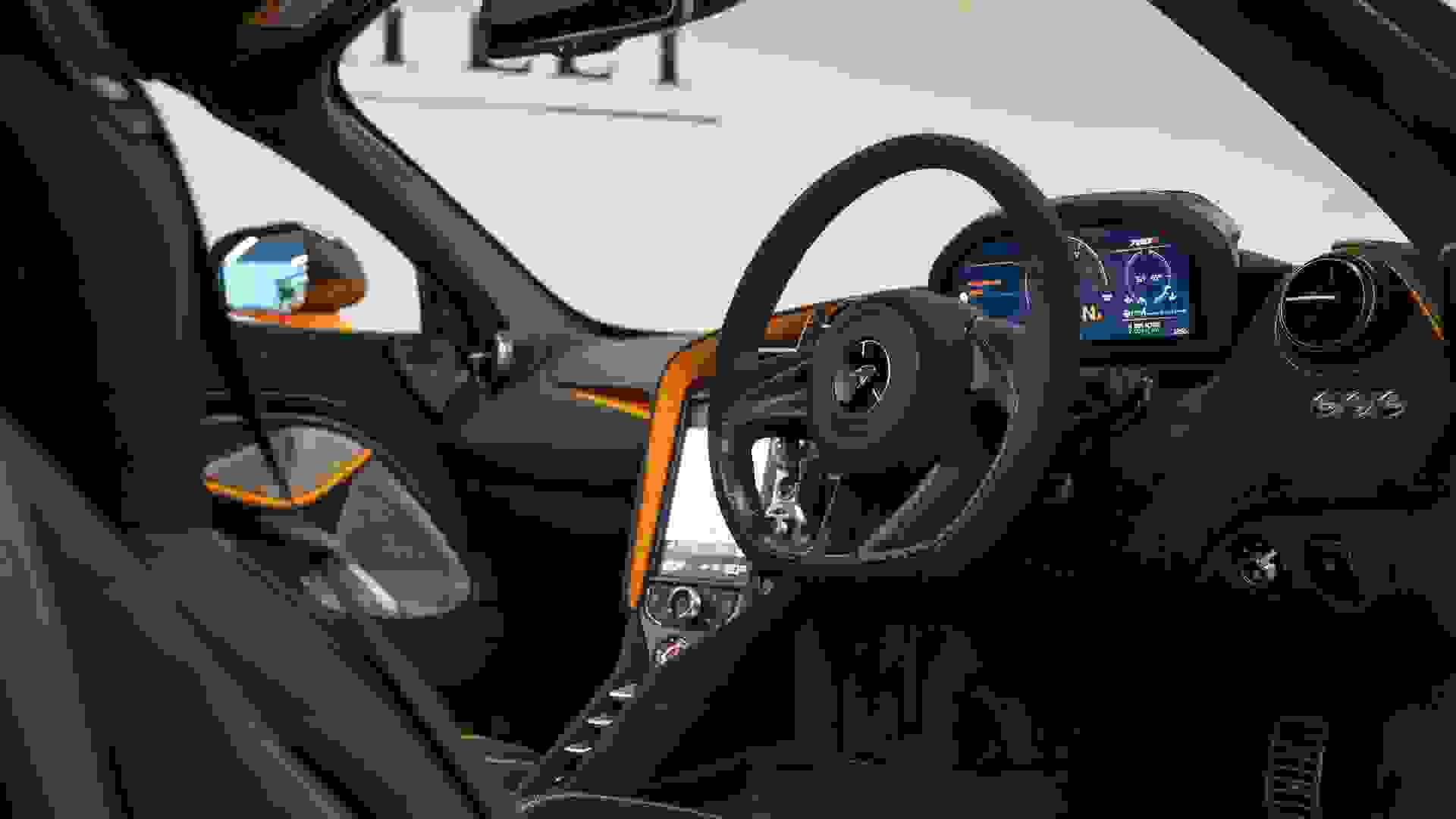 McLaren 720S Photo f10b0b1a-6373-4856-9116-126194d35011.jpg