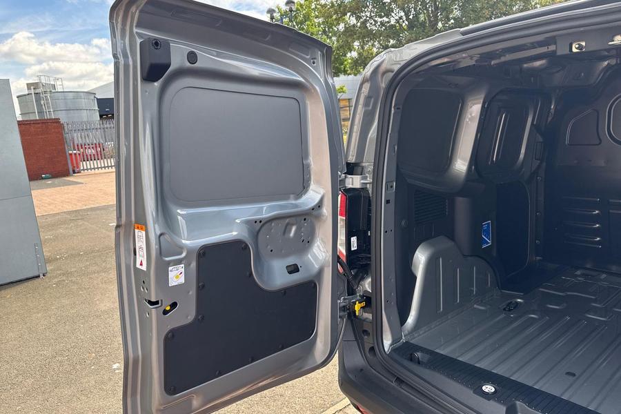 Ford TRANSIT COURIER Photo f1103725-b6a5-4124-a647-164907d5705b.jpg