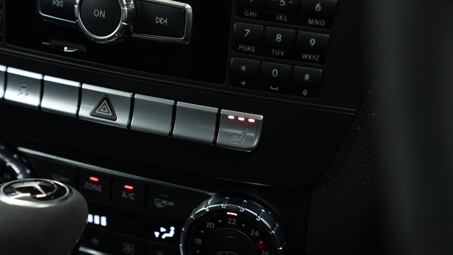 Mercedes-Benz C63 AMG Photo f133e617-1787-4122-b43d-7338d6849828.jpg