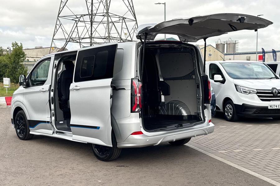 Ford TRANSIT CUSTOM Photo f137d69c-b7eb-4fb5-9c87-25c37f2ac38d.jpg