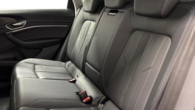 Audi Q8 e-tron Photo 7