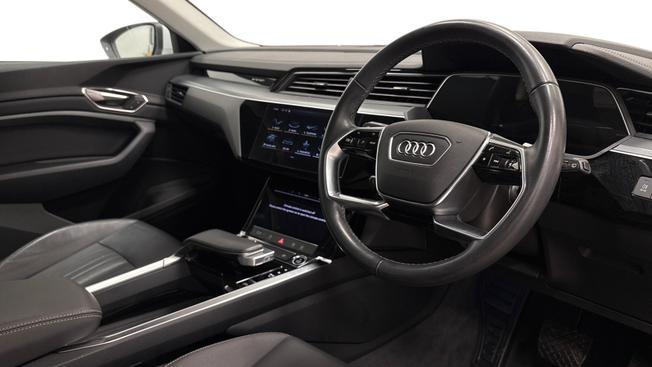 Audi Q8 e-tron Photo 6
