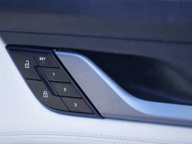 PORSCHE Taycan Photo 20
