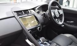 Jaguar E-PACE Photo 9