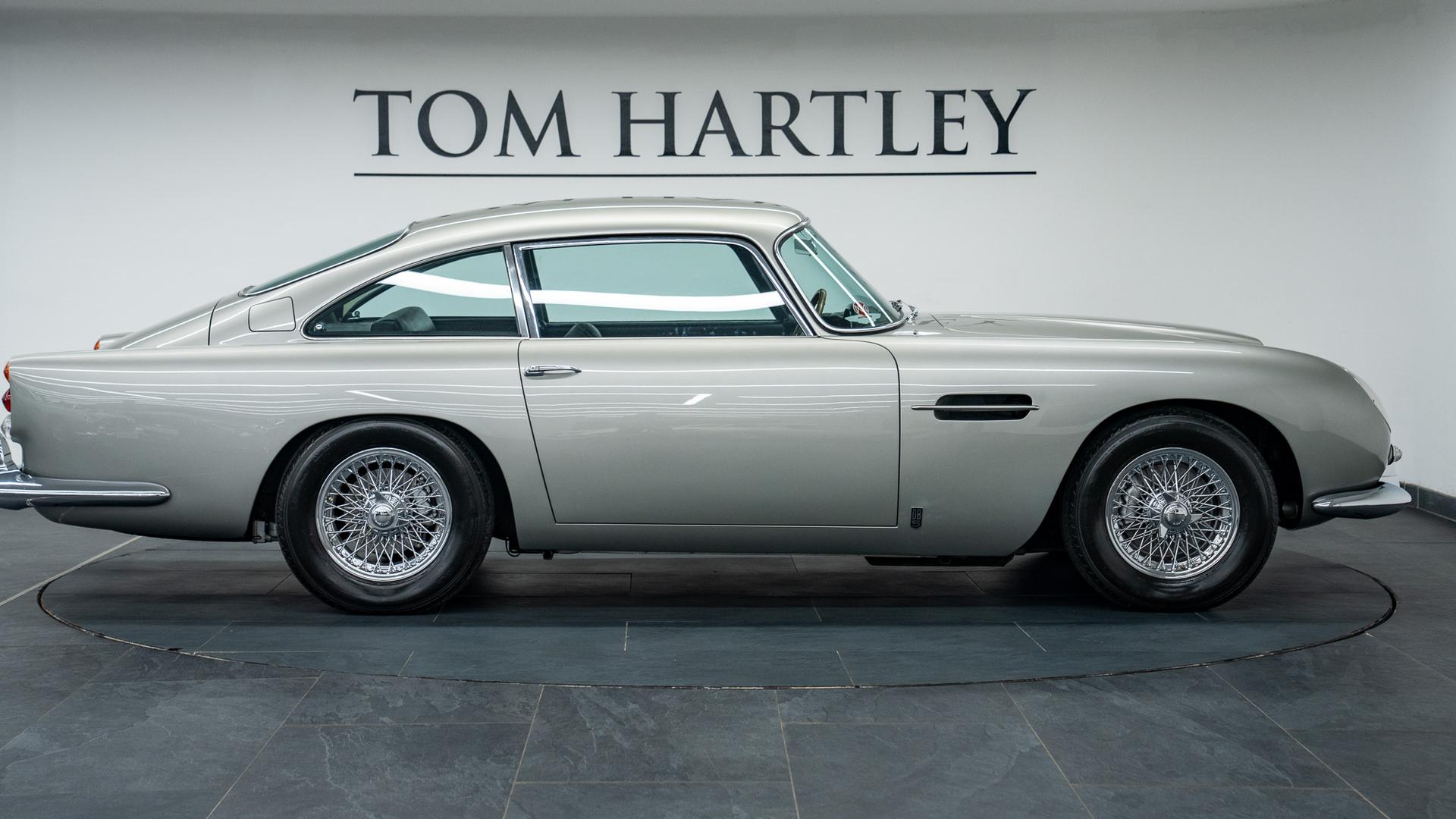 Aston Martin DB5 Photo f16ebc30-1781-4a7d-b34a-22edb6d79825.jpg