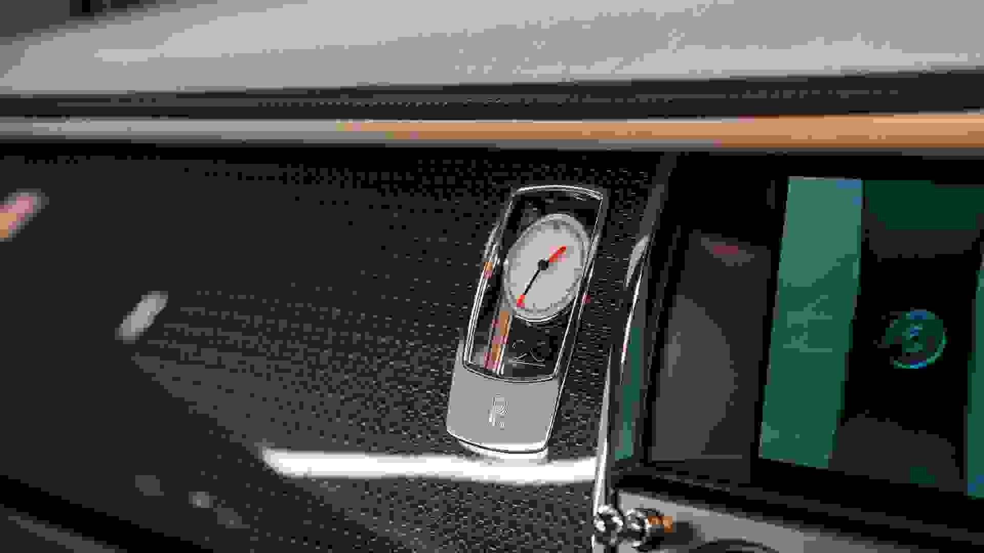Rolls-Royce Wraith Photo f1806165-cf39-427d-a9d2-b00fc0863dd8.jpg