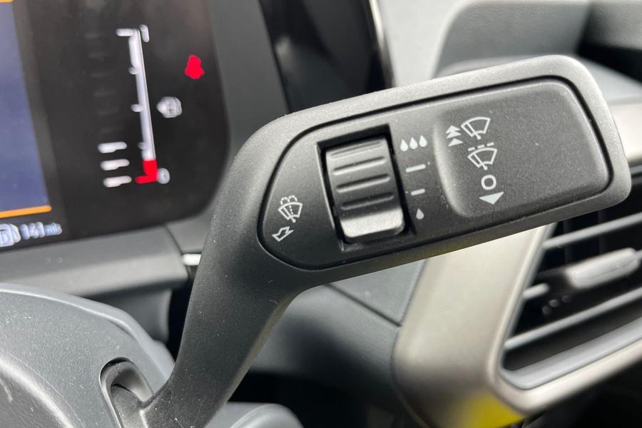 Ford TRANSIT COURIER Photo f1acf099-4e35-4144-af42-2069c8992c37.jpg