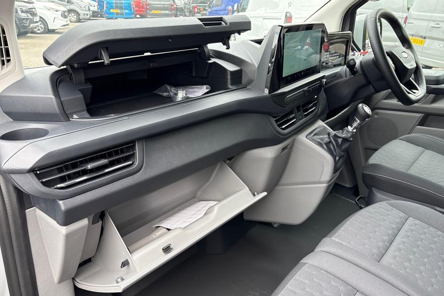 Ford TRANSIT CUSTOM Photo f1cbf299-4d31-4797-99b7-a2b68c94686c.jpg