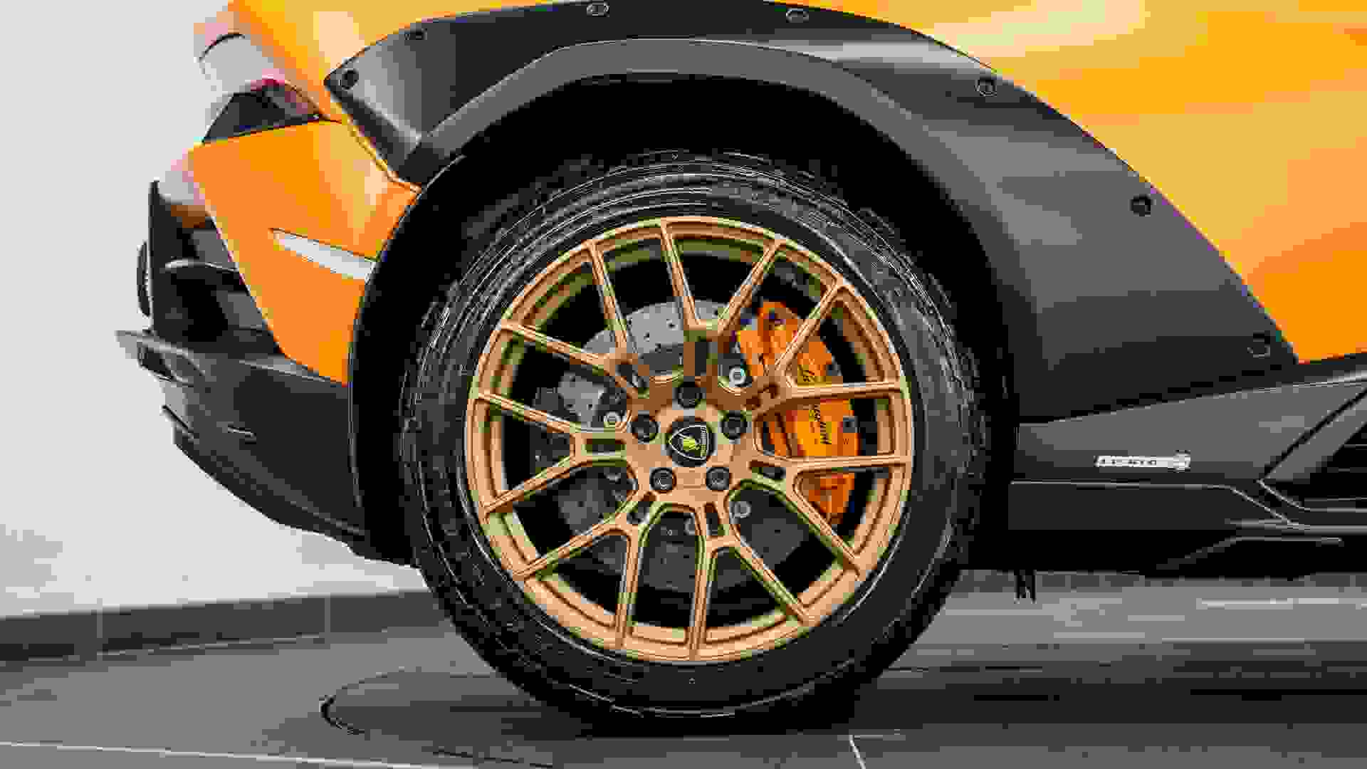 Lamborghini HURACAN Photo f1d65846-0662-4e20-b1e4-6789b189e8a1.jpg
