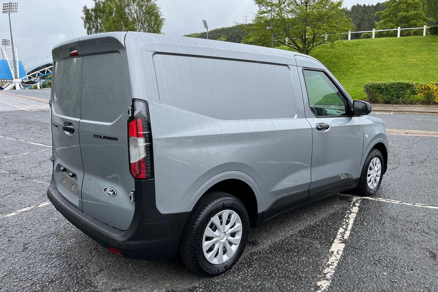 Ford TRANSIT COURIER Photo 29