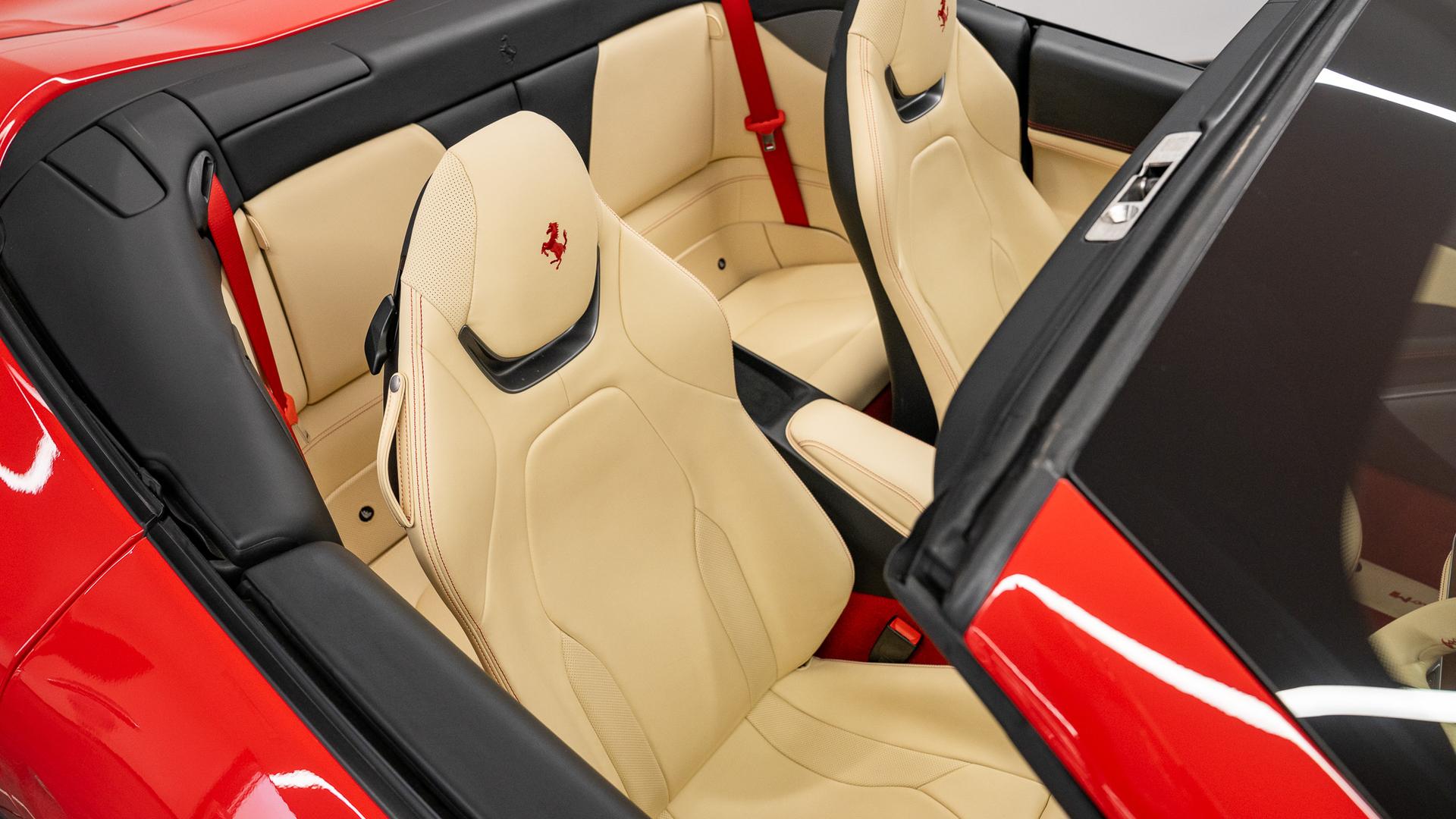 Ferrari Portofino Photo f1e2033b-c157-4abc-89f7-ddb0c76033e7.jpg