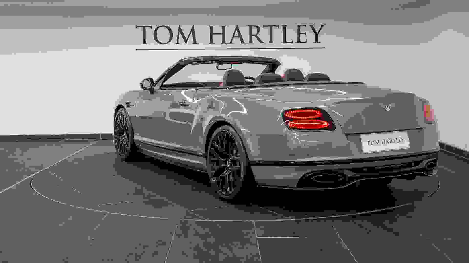 Bentley Continental Photo f1eaaaf3-c1d1-4002-8264-77ba1f536388.jpg