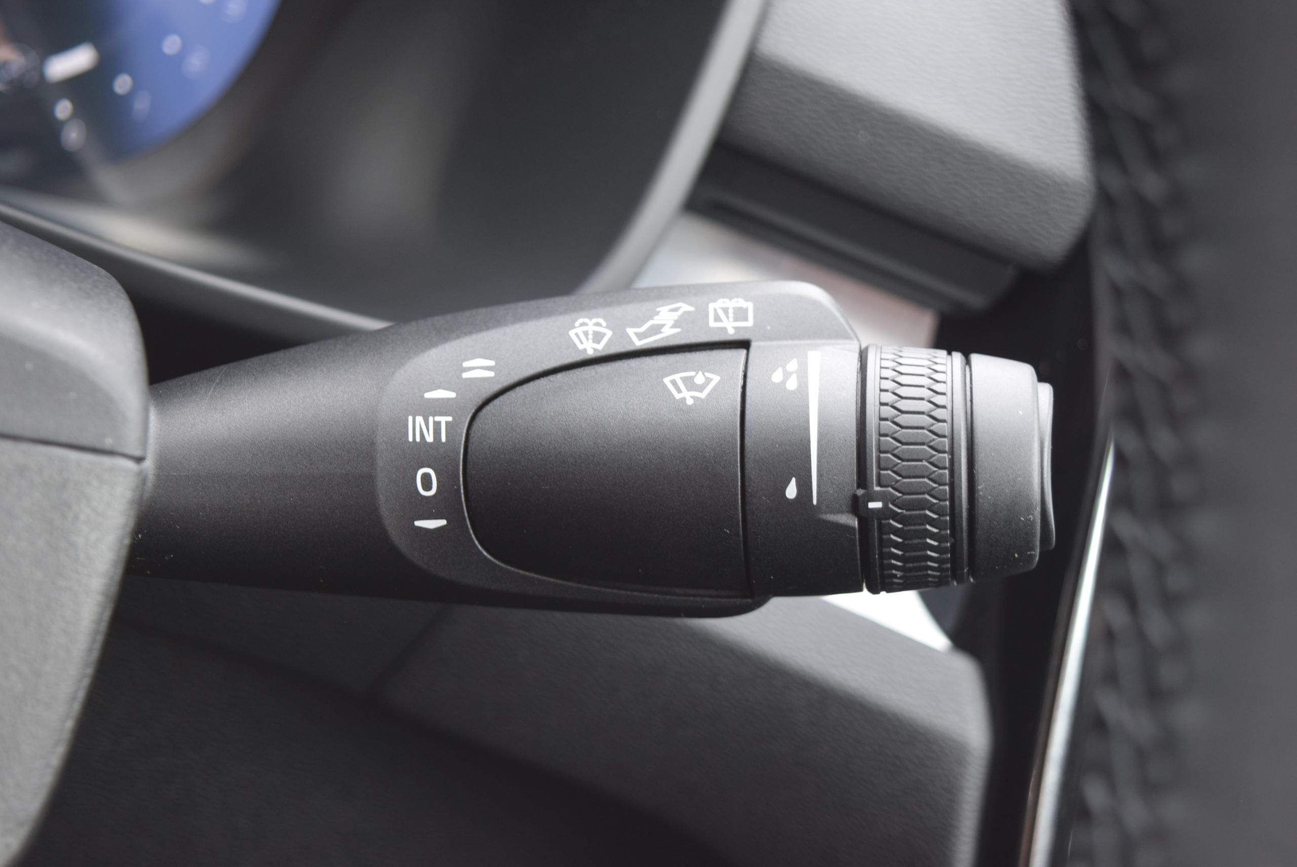 2026 VOLVO XC40 2.0 B4P Plus Dark 5dr Auto - vehicle photo 18 for sale on PureCar